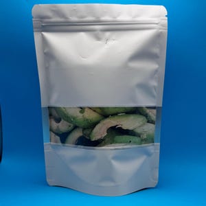 Organic freeze dried avocado slices