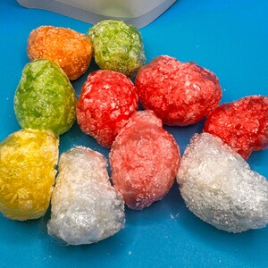 Freeze dried sour gummy bears treat snack candy puff